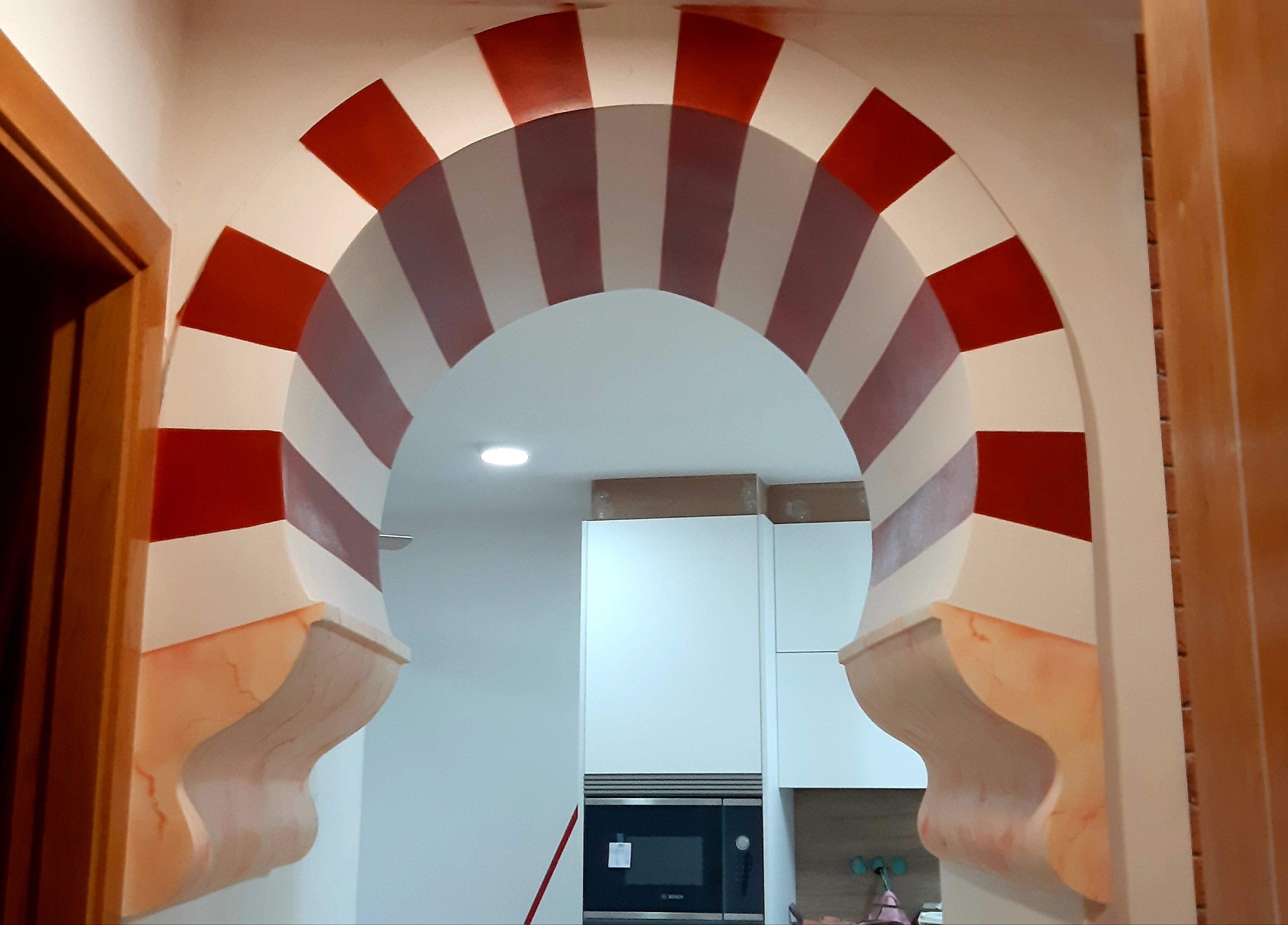Frontal arco granadino con mármol